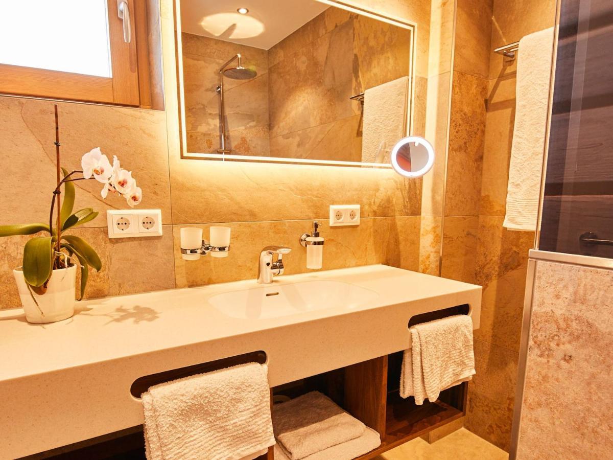 Hotel Hornstein - Weingut, Vinothek & Gastronomie Nonnenhorn Bagian luar foto